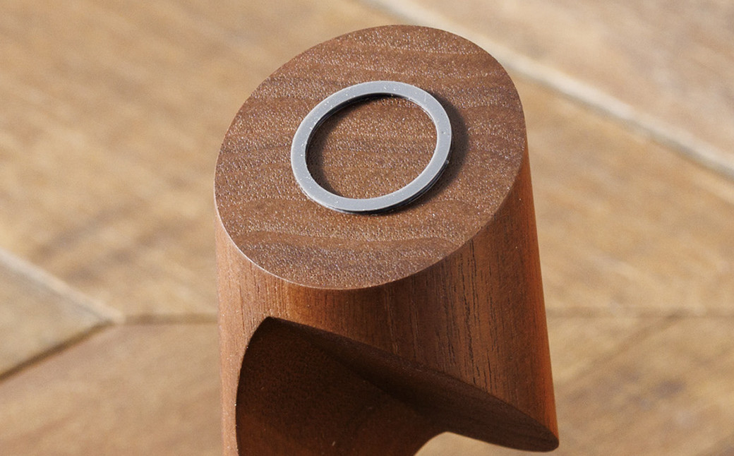 合成ゴムでしっかりと大事な時計をキャッチしてくれます