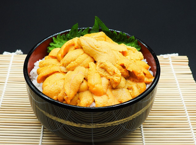 生うにをうに丼で！あまぁ～い！（イメージ）