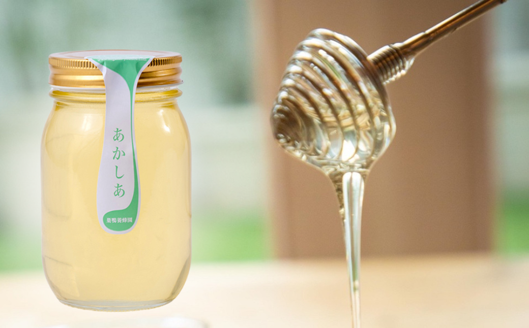 圧倒的な透明感と澄んだ味わいは、加熱処理を一切行わない「純生はちみつ」ならでは