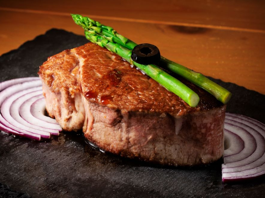 【千屋牛ヒレステーキ】上質な肉質で人気の最高級部位です。