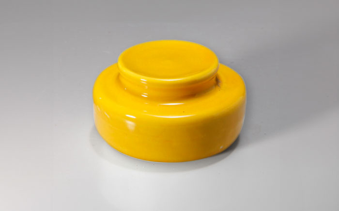 【有田焼】白磁器製 一夜漬け器 蓋付 黄釉 重石付き 容量450ml /やきもの工房 成 [UDU016]