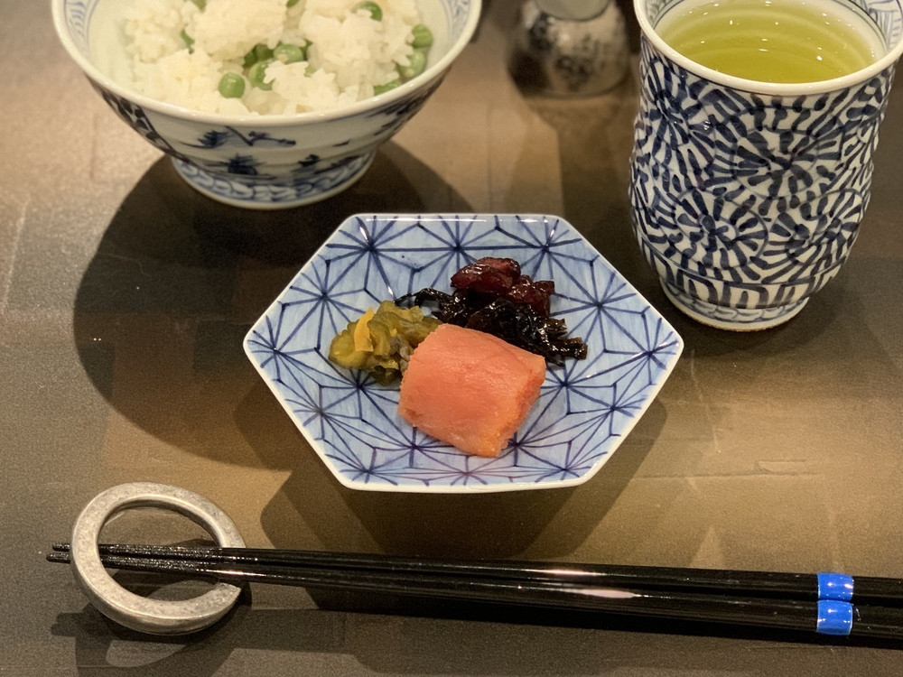 返礼品は皿のみです。