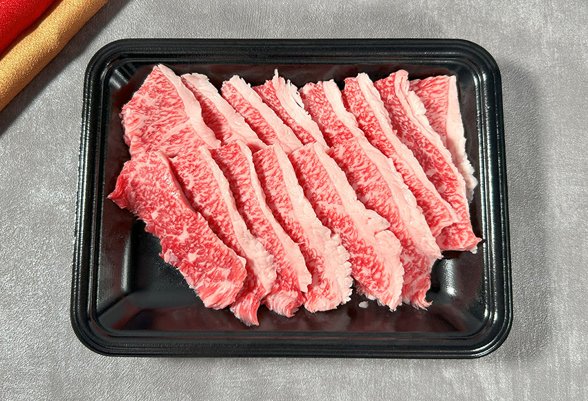 神??カルビセット?200g
神戸牛カルビは、リブロースの一部であり、肉と脂身のバランスが絶妙なお肉です。