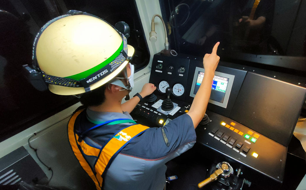 保守用車の構内運転体験
