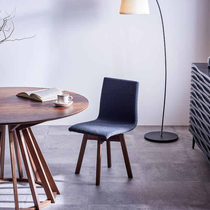 画像はイメージです。チェア以外は返礼品に含まれておりません。