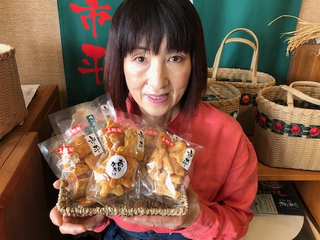 ４代続く老舗米屋「市平」の女将さん　※おかきは本返礼品には含みません