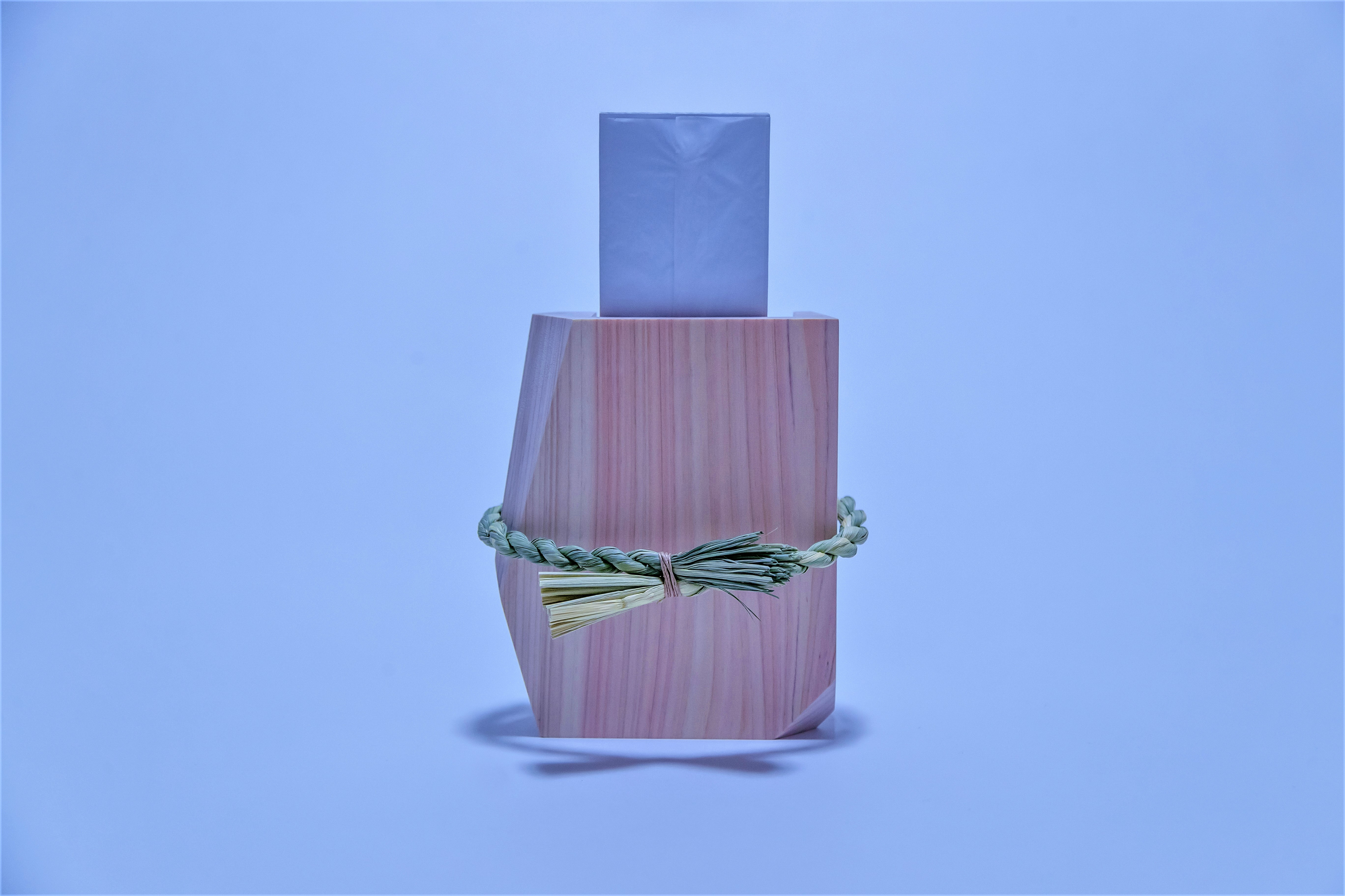 無垢材を使用しているため、多少の個体差があります。木本来の姿としてお楽しみください。