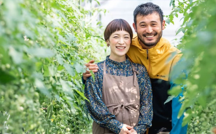 《宮トマト》一番ポピュラーなトマトで、お子様のおやつにもピッタリ。
有機肥料を中心に、必要最低限の農薬で育てました。