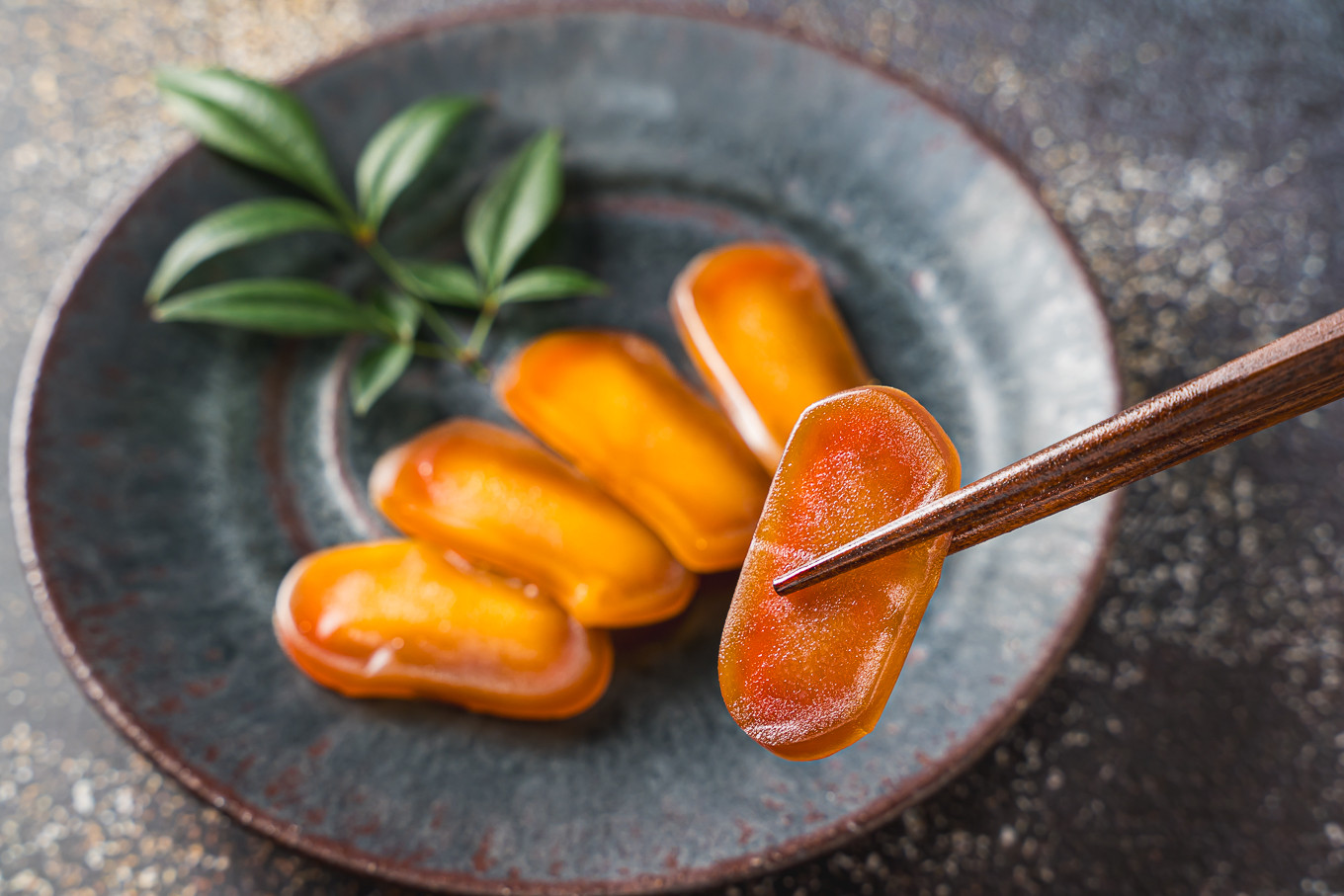 お酒の肴としてそのままでも食べられますし、
パスタやトーストと合わせても美味しいですよ。