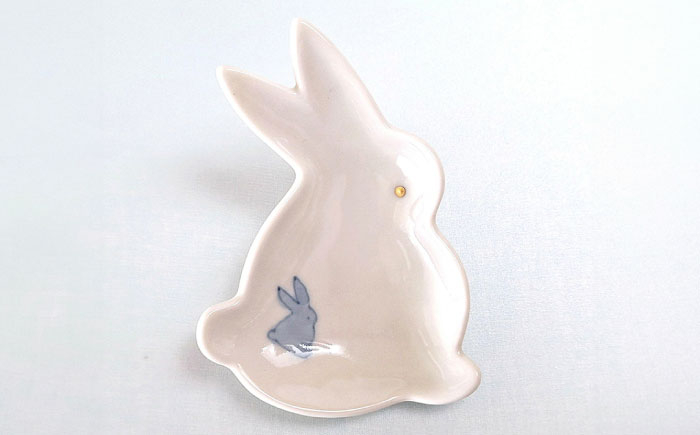 【有田焼】うさぎ 豆小皿ペア（赤花耳 万歴・月うさぎ）/伝平窯 [UDW009]