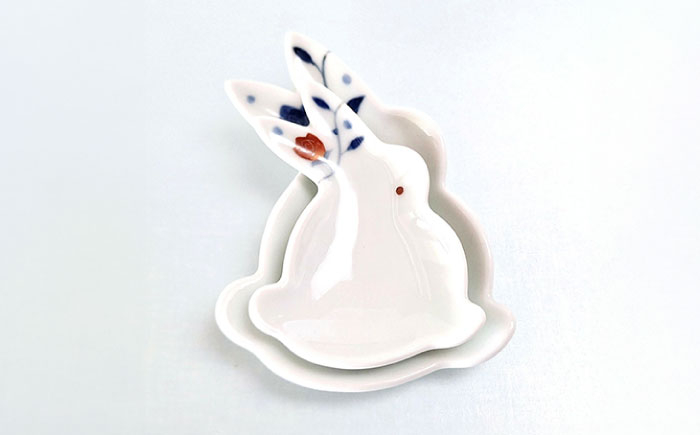 【有田焼】うさぎ 銘々皿・豆小皿ペア（ミニ赤バラ・ミニバラ）/伝平窯 [UDW010]