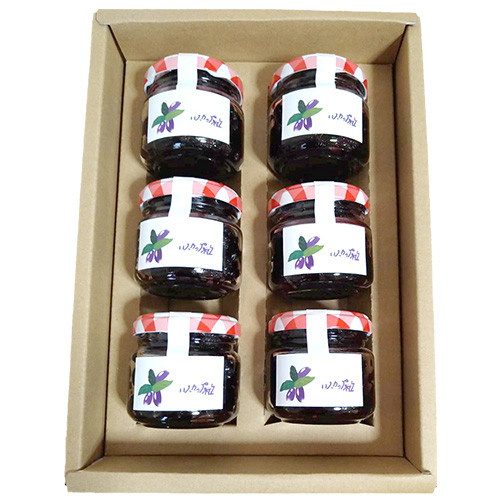 【北海道厚真町産のハスカップを使い、素材の味を引き立たせました】