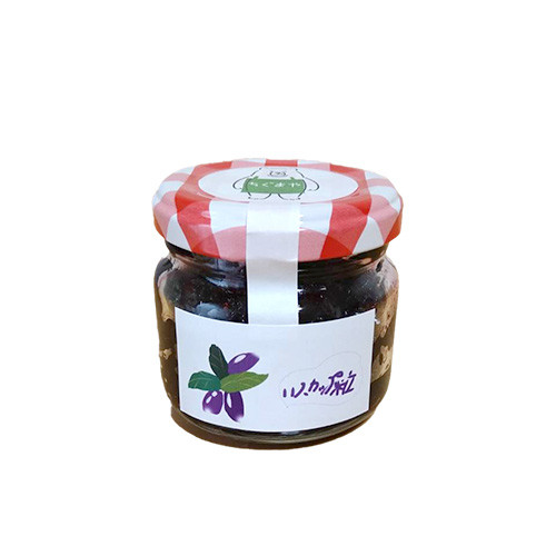 【北海道厚真町産のハスカップを使い、素材の味を引き立たせました】