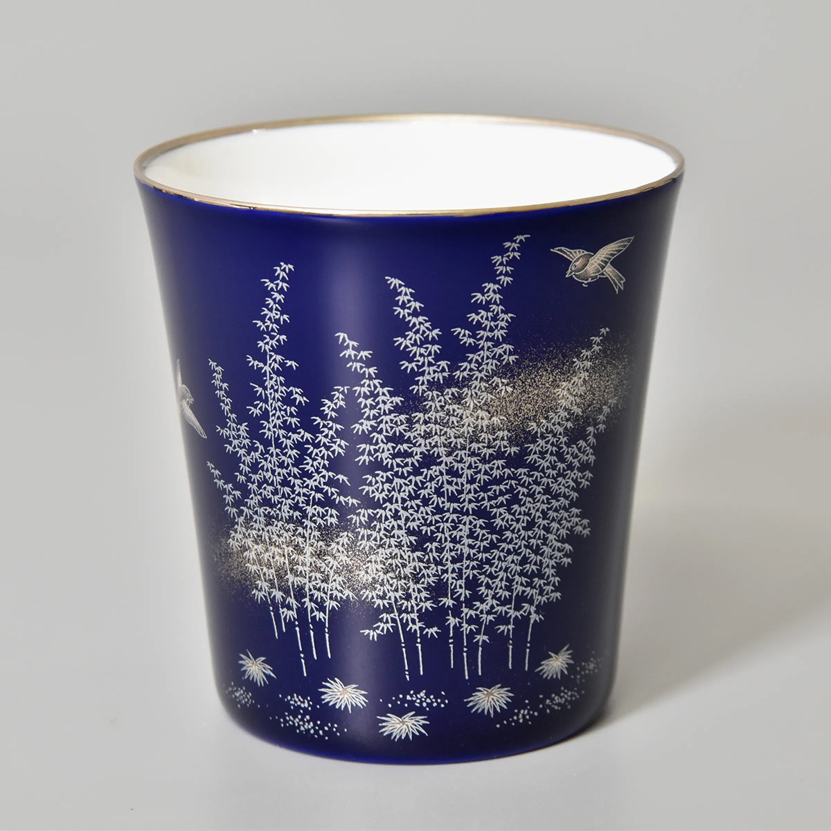 江戸時代から続く有田焼の老舗 香蘭社のフリーカップです。