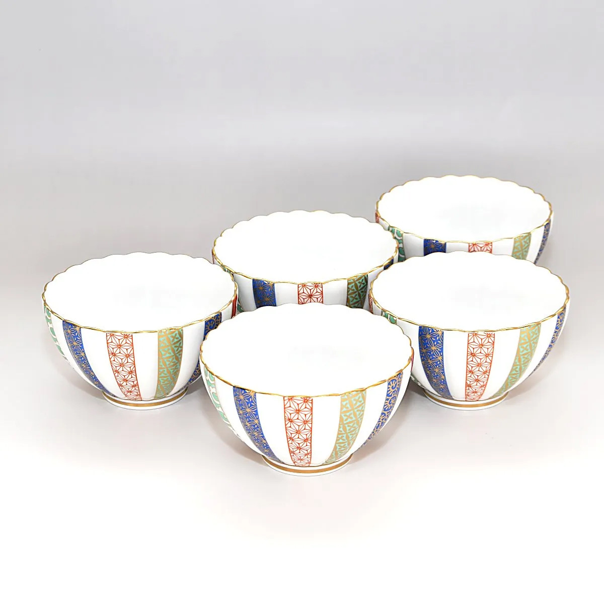 江戸時代から続く有田焼の老舗 香蘭社の小鉢セットです。