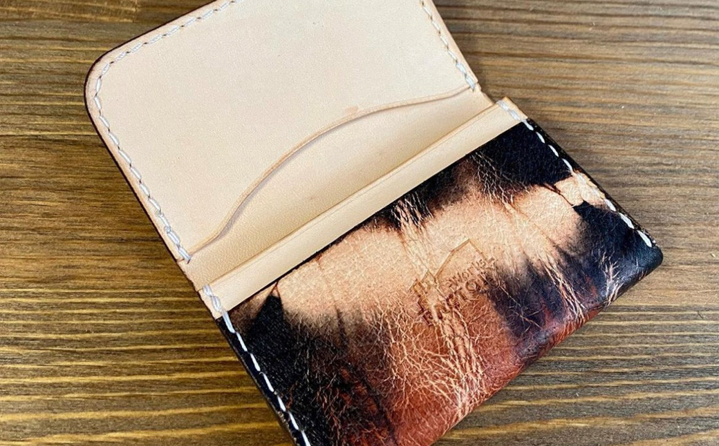 画像は白ステッチの商品です