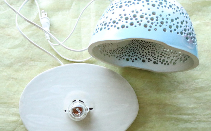 陶器のランプシェード。焼き物 デザイン ライト