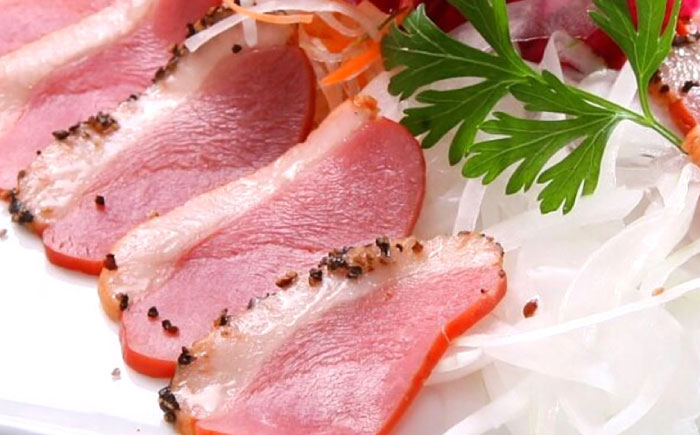 肉 お肉 鴨 カモ肉 スモーク 合鴨 スモーク 鴨肉 パストラミ かも 人気 おつまみ 惣菜 お取り寄せ 贈答 ジューシー 贅沢