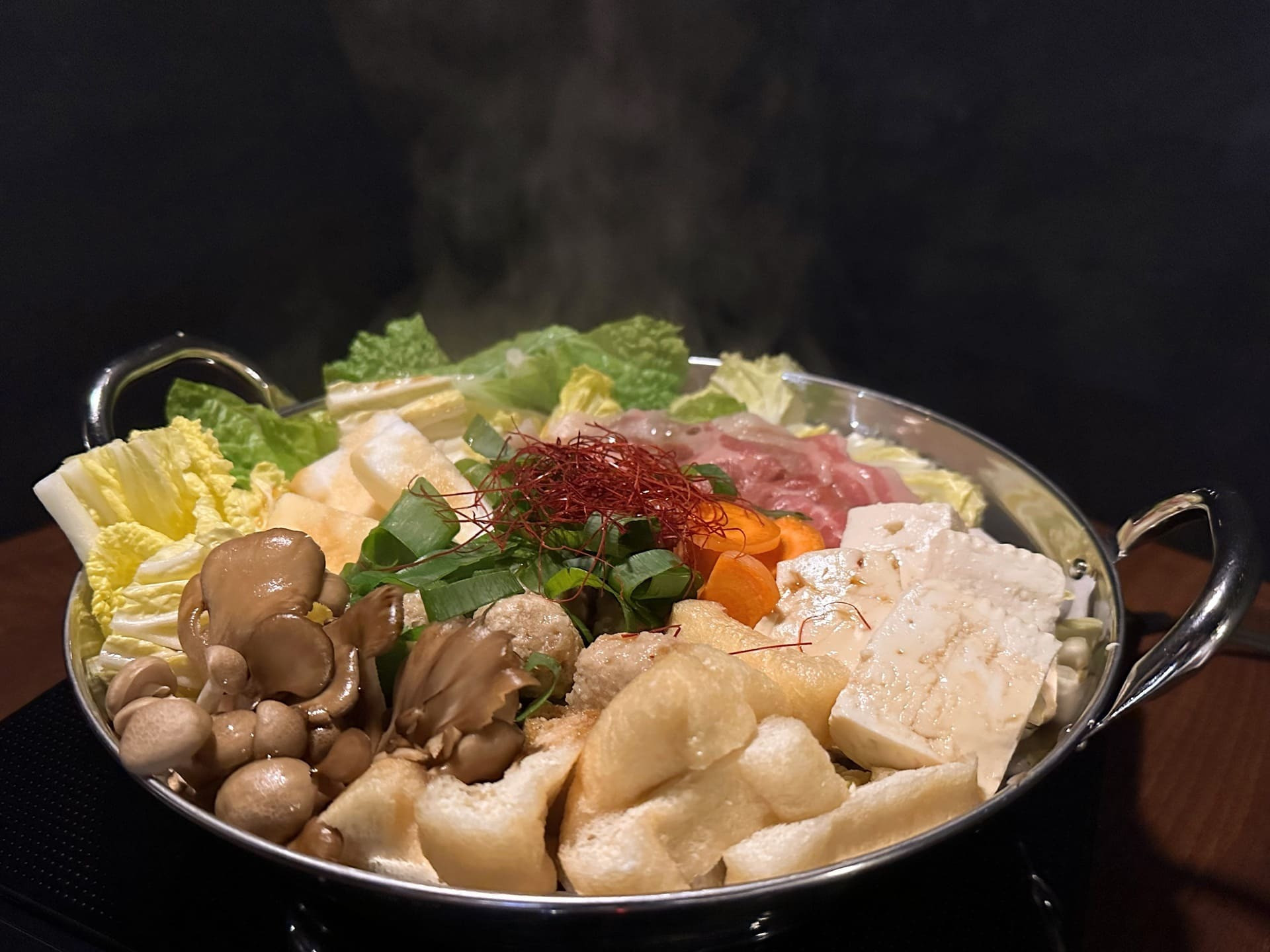 [10～4月]夕食：地元食材すき焼き鍋コース(一例)