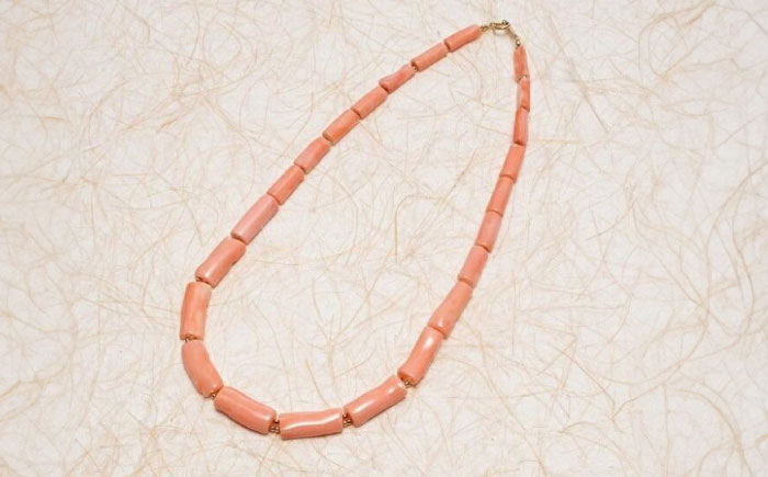 ピンク珊瑚の立ヤタラネックレス 【株式会社ケンセン35】 [ATAR049]