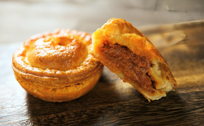 新鮮トマトを厳選し使用したセイボリーパイ セイボリータルトの食べ比べセット！ (4種各2個) 【野菜がタルト】 