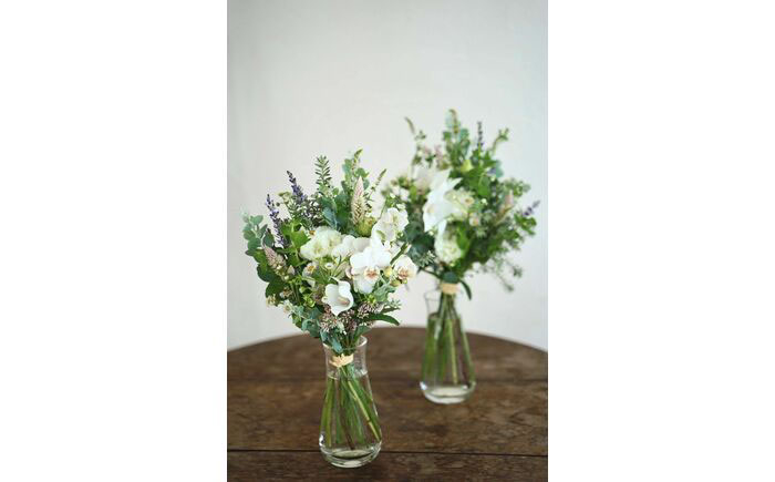 【12回定期便】季節のおすすめ生花花束一対 お供え 供花 初回花瓶付 【株式会社tomoni】 [ATCG030]