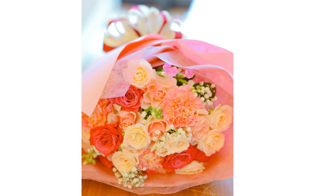 【年4回定期便(1月・4月・7月・10月配送)】ピンクバラと季節のオールラウンド花束 ／ 花 お花 花束 フラワー インテリア