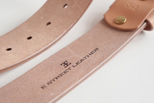 繊維質がしっかりと詰まったベンズレザーを使用。