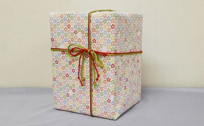 【迎春花飾り】水仙　　トレー・紫クロス・羽子板付き　らんまん 花 雑貨 造花 インテリア お祝い ギフト 贈答 人気 送料無料 