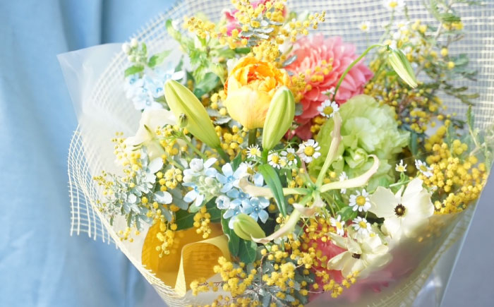 【12回定期便】生花花束 ブーケM初回花瓶付 【株式会社tomoni】 [ATCG022]