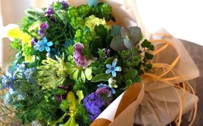 《定期便 12ヵ月》生花ナチュラル花束 ブーケ初回花瓶付 【株式会社tomoni】 [ATCG018]