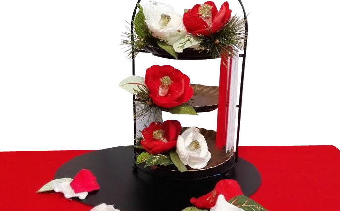 迎春【紅白つばき花飾り三段セット】【らんまん 花 雑貨 造花 インテリア お祝い ギフト 贈答 人気 送料無料 高知市 】 