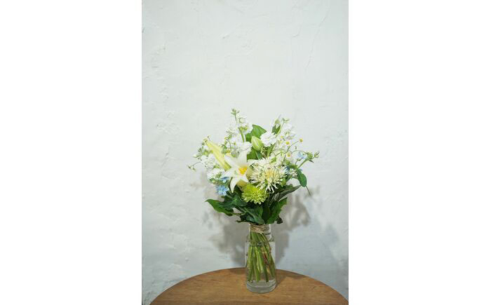 【6回定期便】季節のおすすめ生花花束一対 お供え 供花 初回花瓶付 【株式会社tomoni】 [ATCG031]