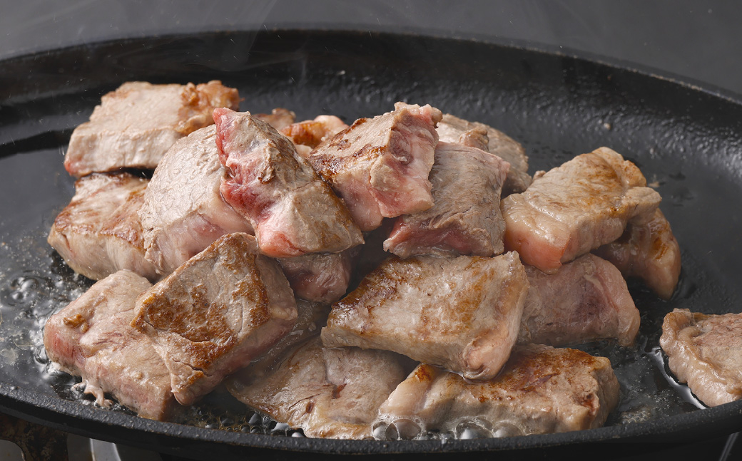 【4ヶ月毎2回定期便】 くまもとあか牛 サイコロステーキ 計約800g(約400g✕2回) 牛肉 お肉 和牛