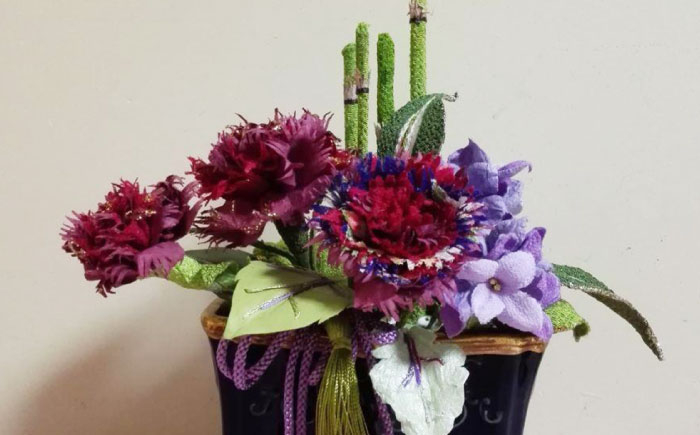 和装のカーネーション花飾りセット（紫）　母の日 らんまん 花 雑貨 造花 インテリア お祝い ギフト 贈答 人気 送料無料 高知