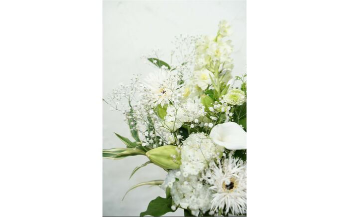 【6回定期便】季節のおすすめ生花花束一対 お供え 供花 初回花瓶付 【株式会社tomoni】 [ATCG031]