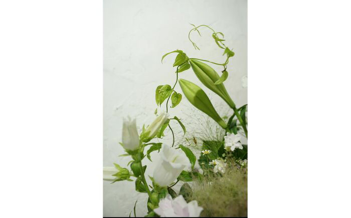 【6回定期便】季節のおすすめ生花花束一対 お供え 供花 初回花瓶付 【株式会社tomoni】 [ATCG031]