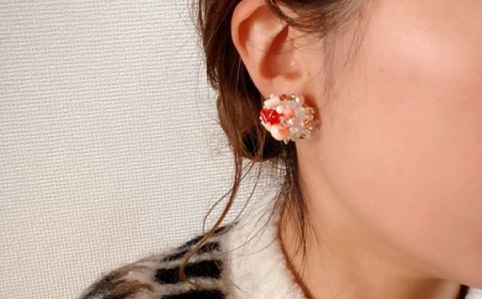【宝石珊瑚】 (選べる) 赤、白、ピンク珊瑚の刺繍ピアス イヤリング 【株式会社ケンセン35】 [ATAR050-03]