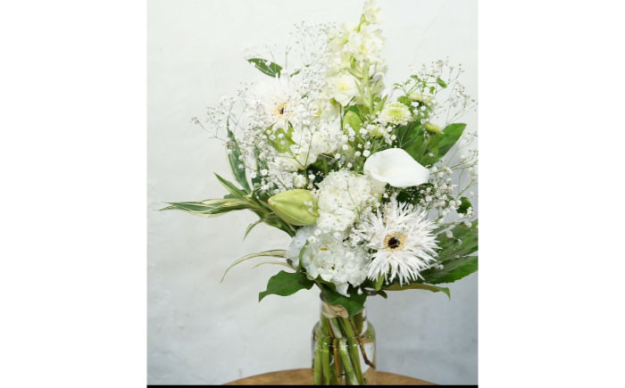 【6回定期便】生花花束 お供えM 初回花瓶付/花 ブーケ ホワイト 定期 毎月 生花 花 フラワー 【株式会社tomoni】 