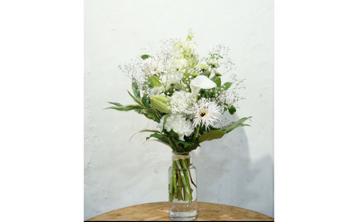 【3回定期便】生花花束 お供えM 初回花瓶付/花 ブーケ ホワイト 定期 毎月 生花 花 フラワー 【株式会社tomoni】 