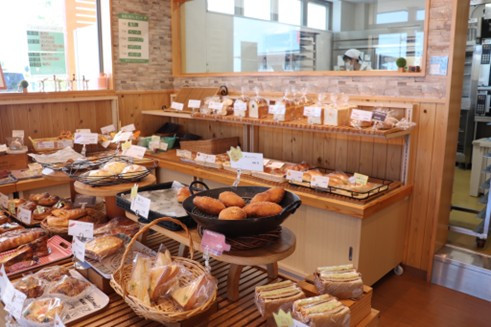 毎日約40種類のパンが並びます。