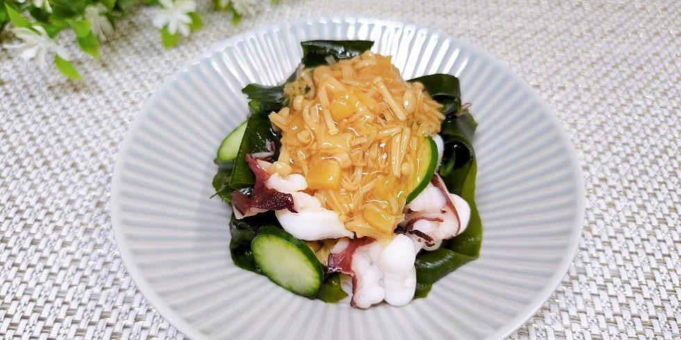 岩下の新生姜入りなめ茸です。便利なボトル入りです。