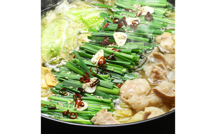 人気の鍋セット「九州味噌もつ鍋」と「博多水炊き」をセットで。