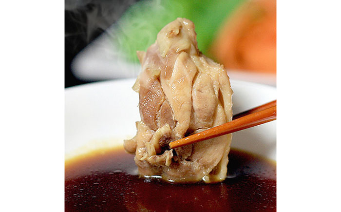 白濁スープで頂く、濃厚、まろやかな本場博多の水炊きです。