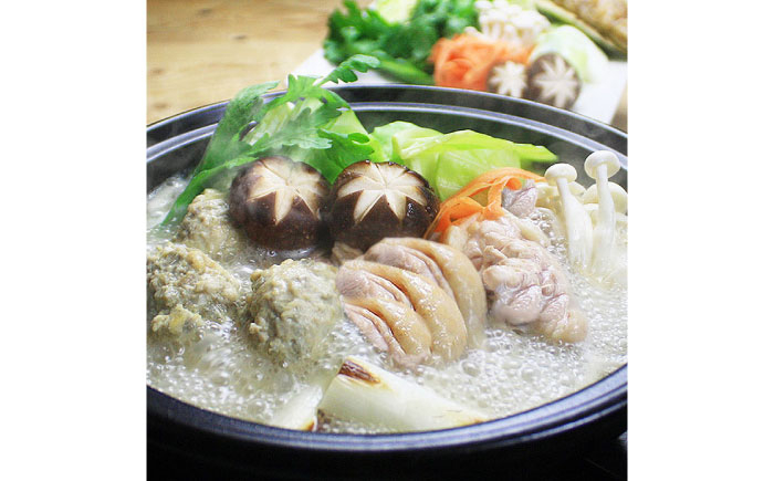 人気の鍋セット「九州味噌もつ鍋」と「博多水炊き」をセットで。