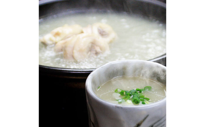 白濁スープで頂く、濃厚、まろやかな本場博多の水炊きです。