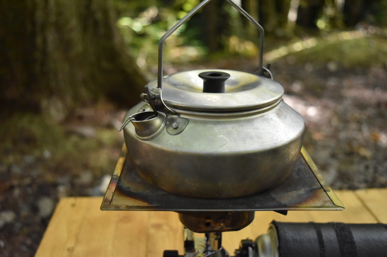 軽量化とコーヒー体験を両立！トランギアケトルで細く注ぐ。