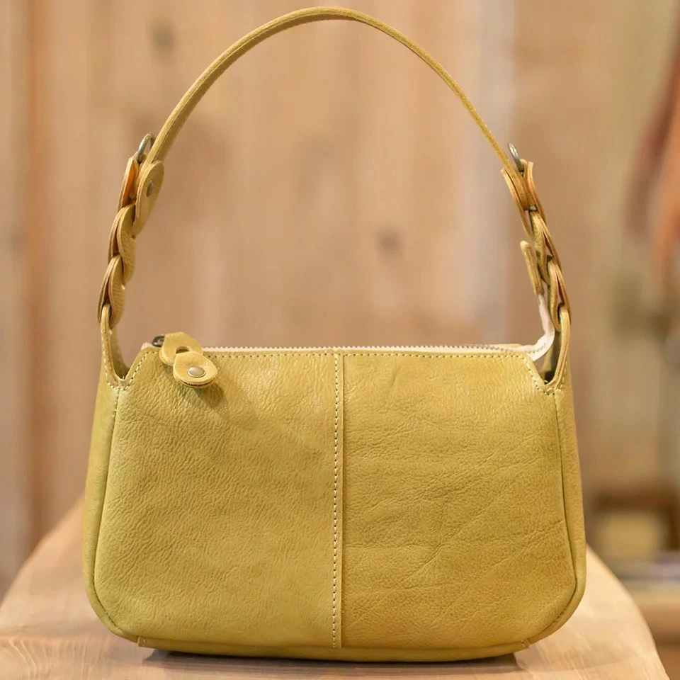 ライトグリーン