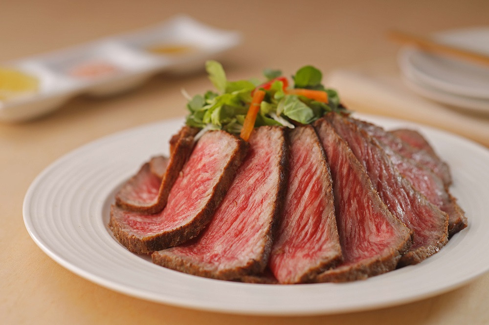 ブロック肉ですので、さまざまな料理に！ローストビーフがおすすめ。