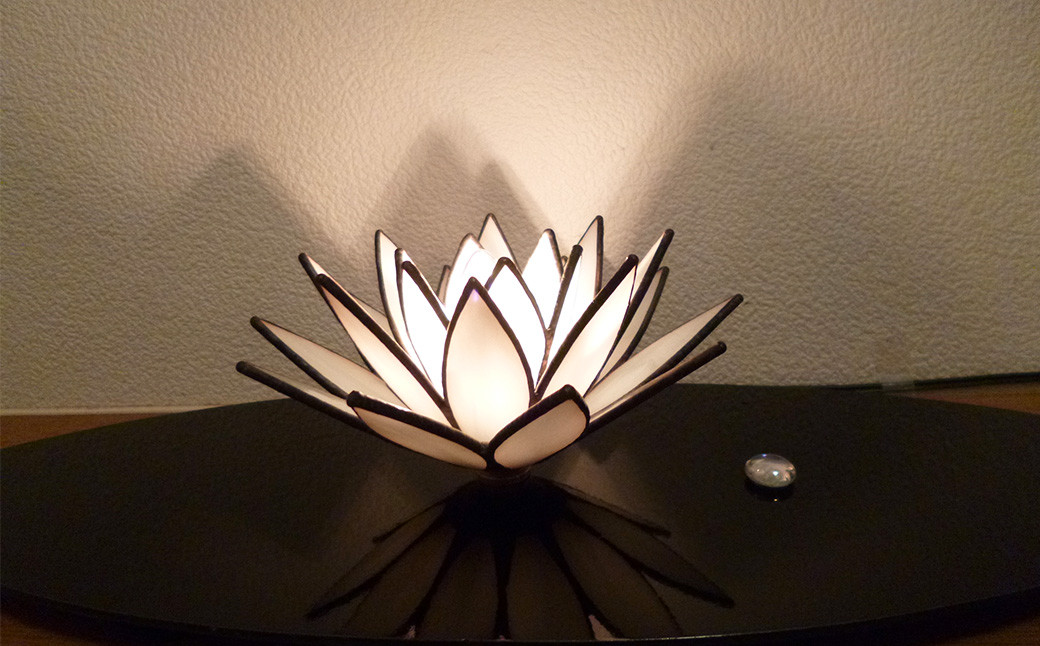 ステンドグラスオブジェ｢睡蓮｣（白）